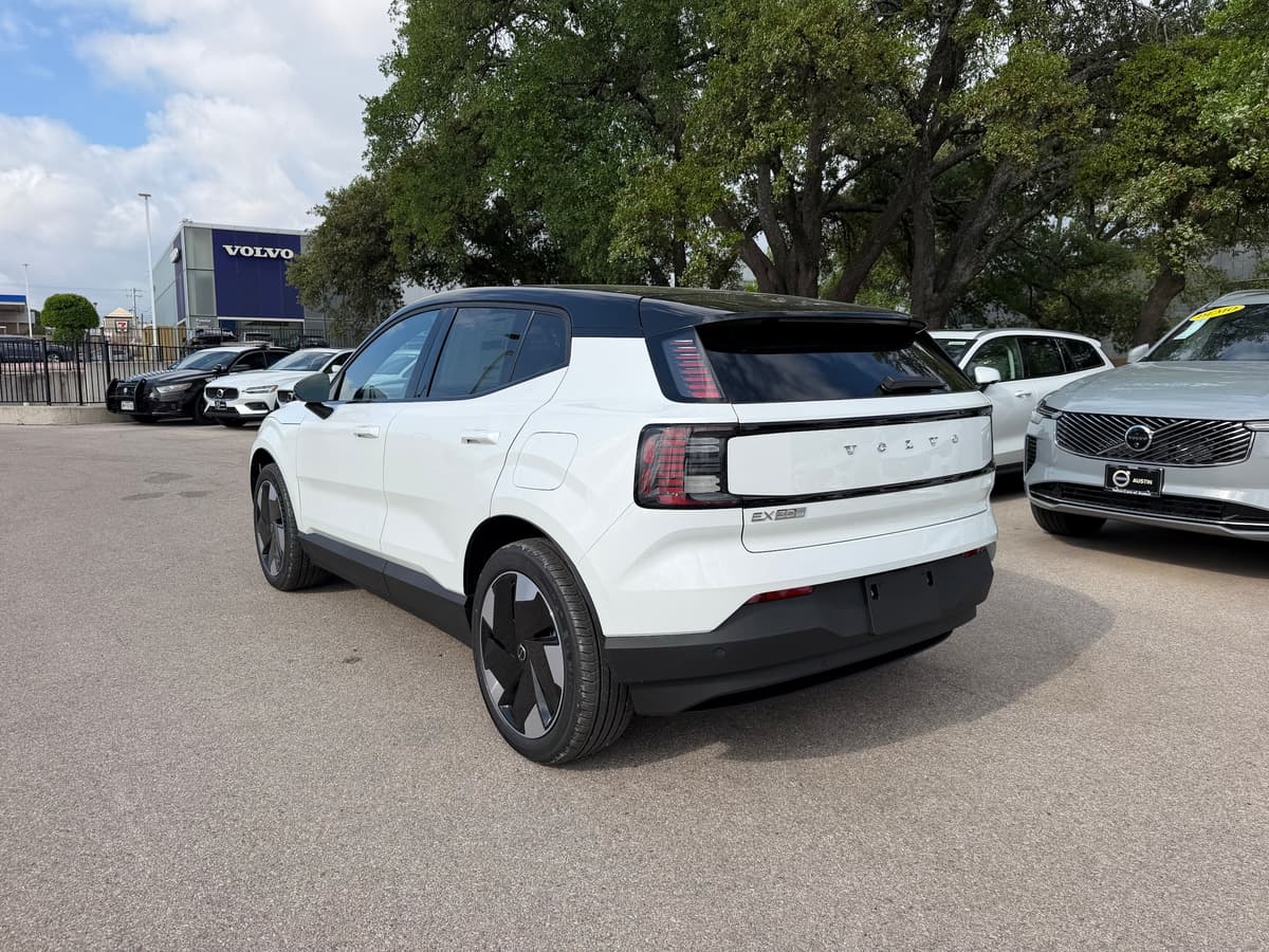 2026 Volvo EX30 - Image 4