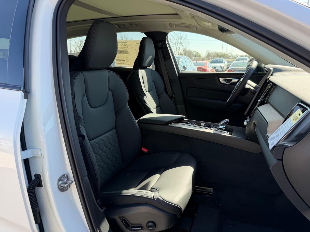 2026 Volvo XC60 - Image 8