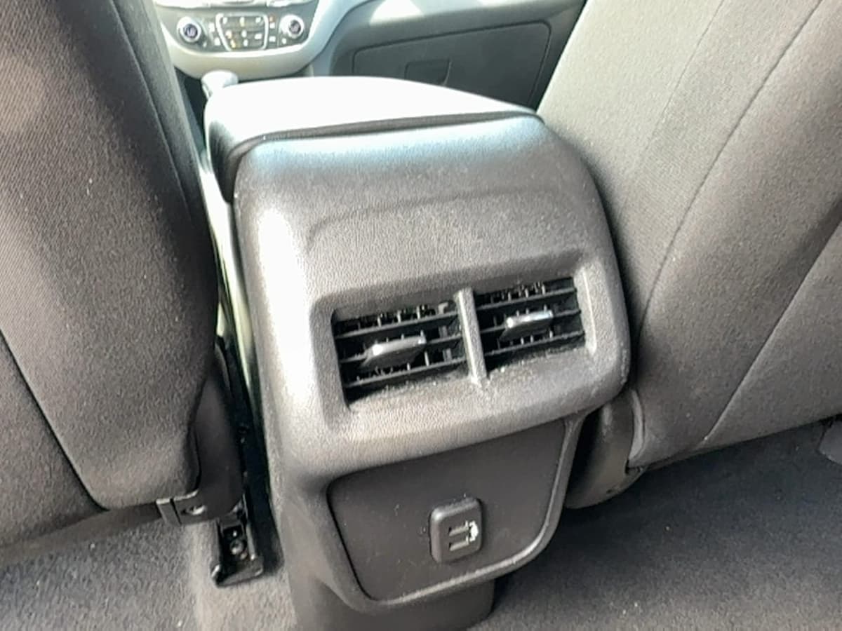 2023 Chevrolet Equinox - Image 16