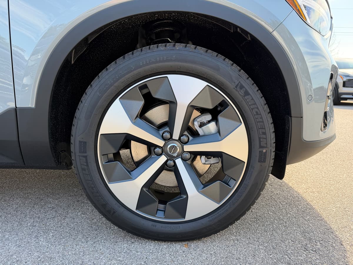 2026 Volvo XC40 - Image 7