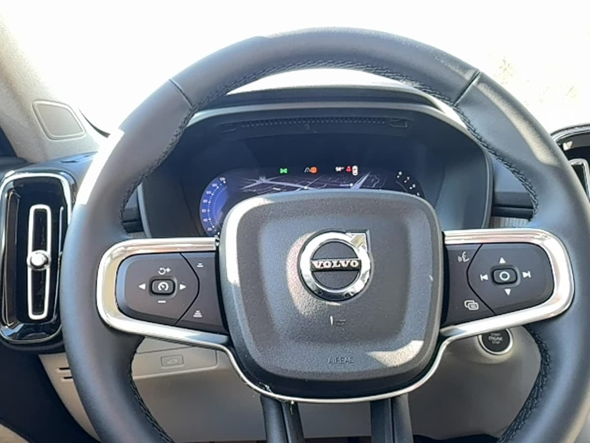 2026 Volvo XC40 - Image 20