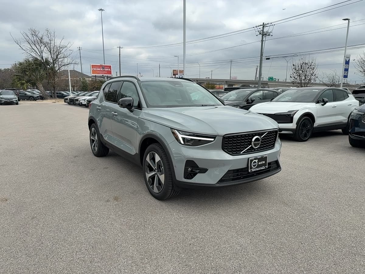 2026 Volvo XC40 - Image 8