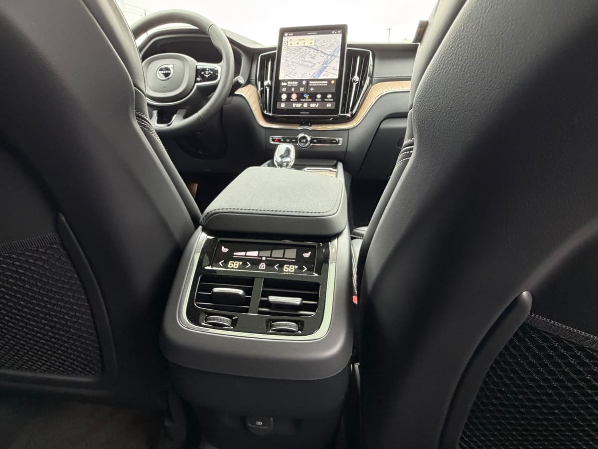 2026 Volvo XC60 - Image 11