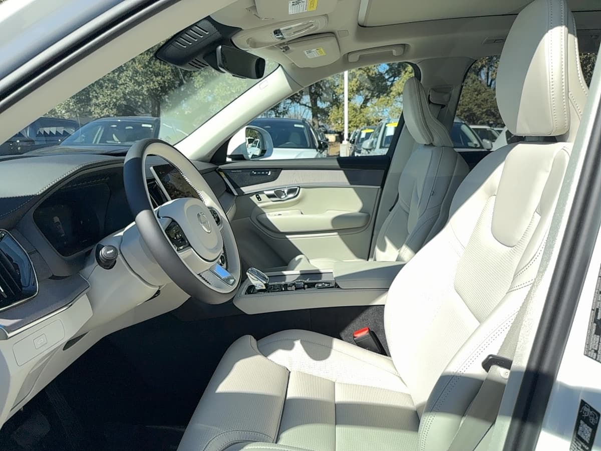 2026 Volvo XC90 - Image 13