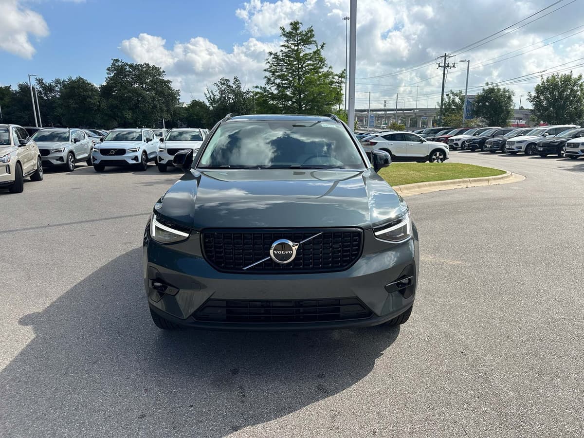 2026 Volvo XC40 - Image 6