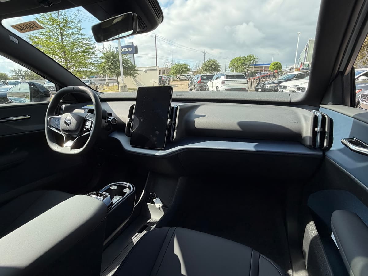 2026 Volvo EX30 - Image 10