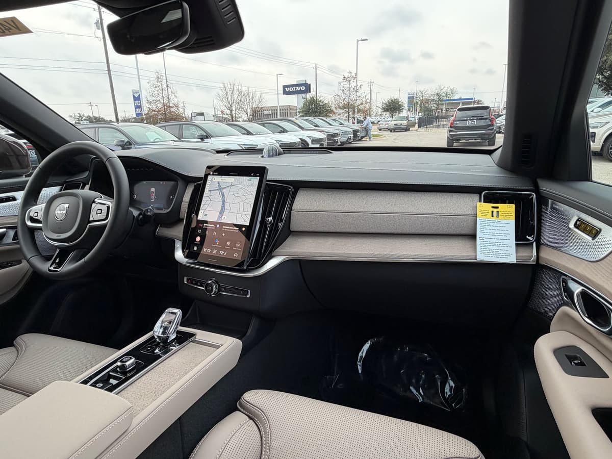 2026 Volvo XC90 - Image 11