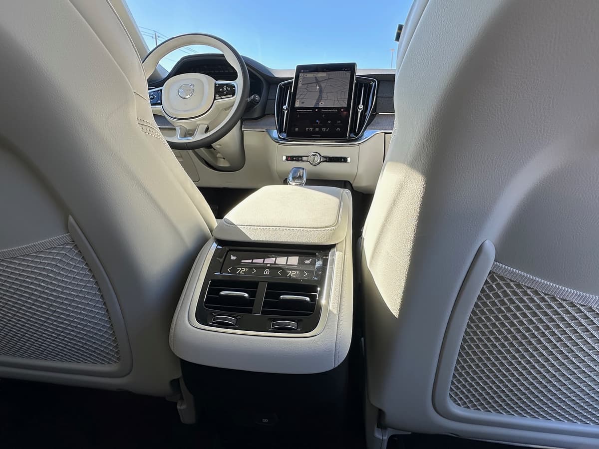 2026 Volvo XC90 - Image 12