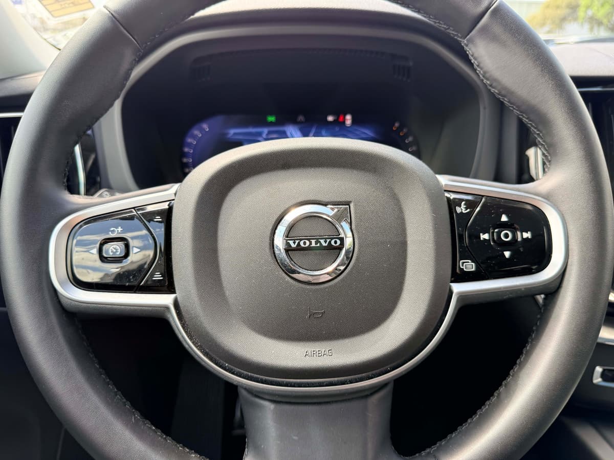 2025 Volvo XC60 - Image 19