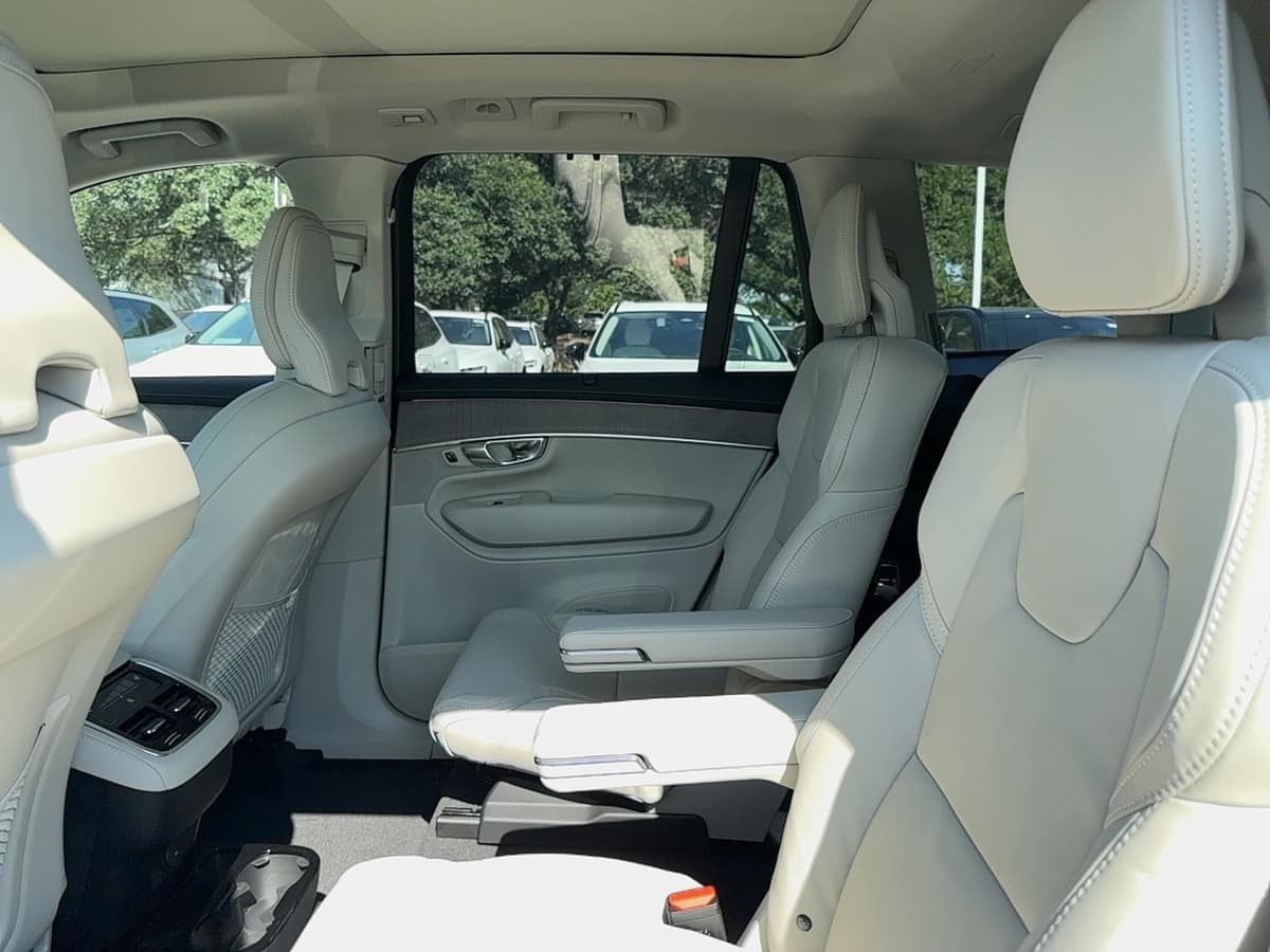 2026 Volvo XC90 - Image 16