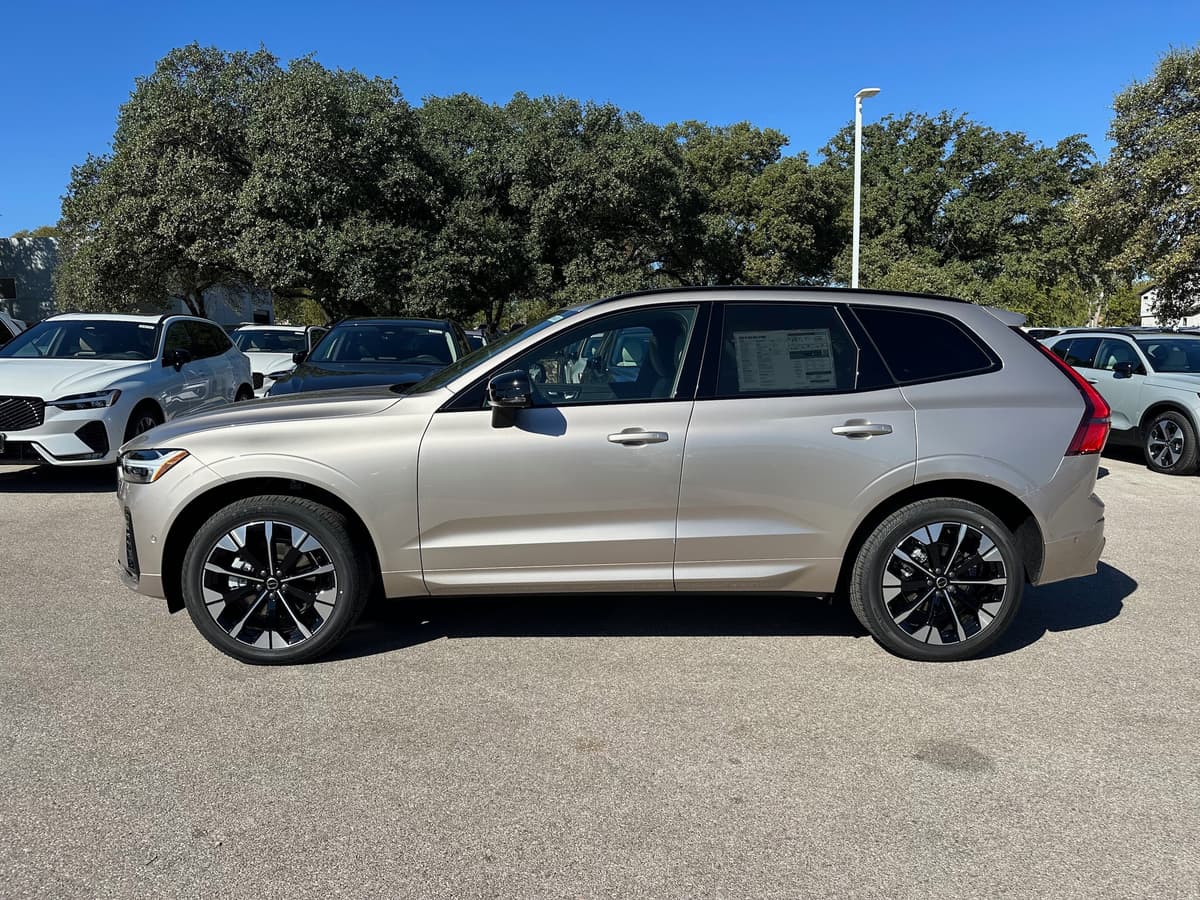 2026 Volvo XC60 - Image 3