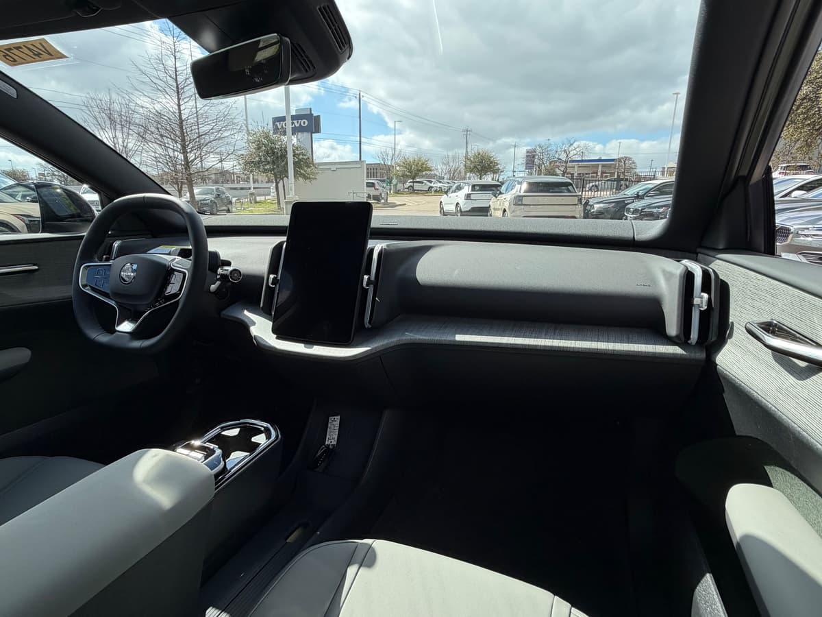 2026 Volvo EX30 Cross Country - Image 11