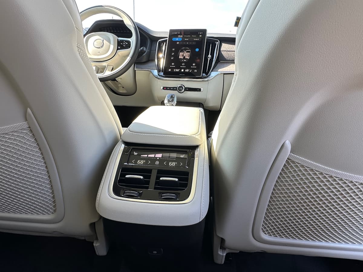 2026 Volvo XC90 - Image 12