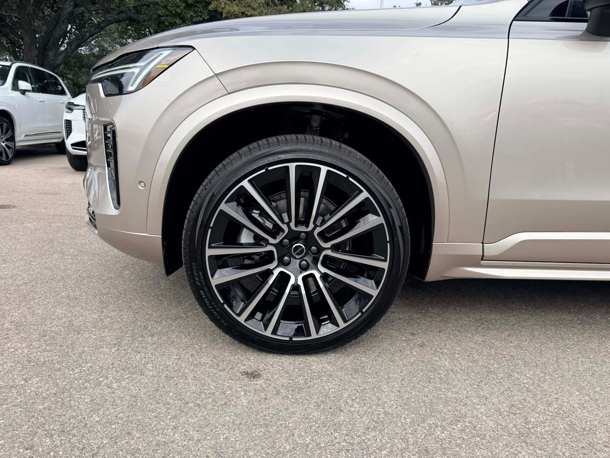 2026 Volvo XC90 - Image 10
