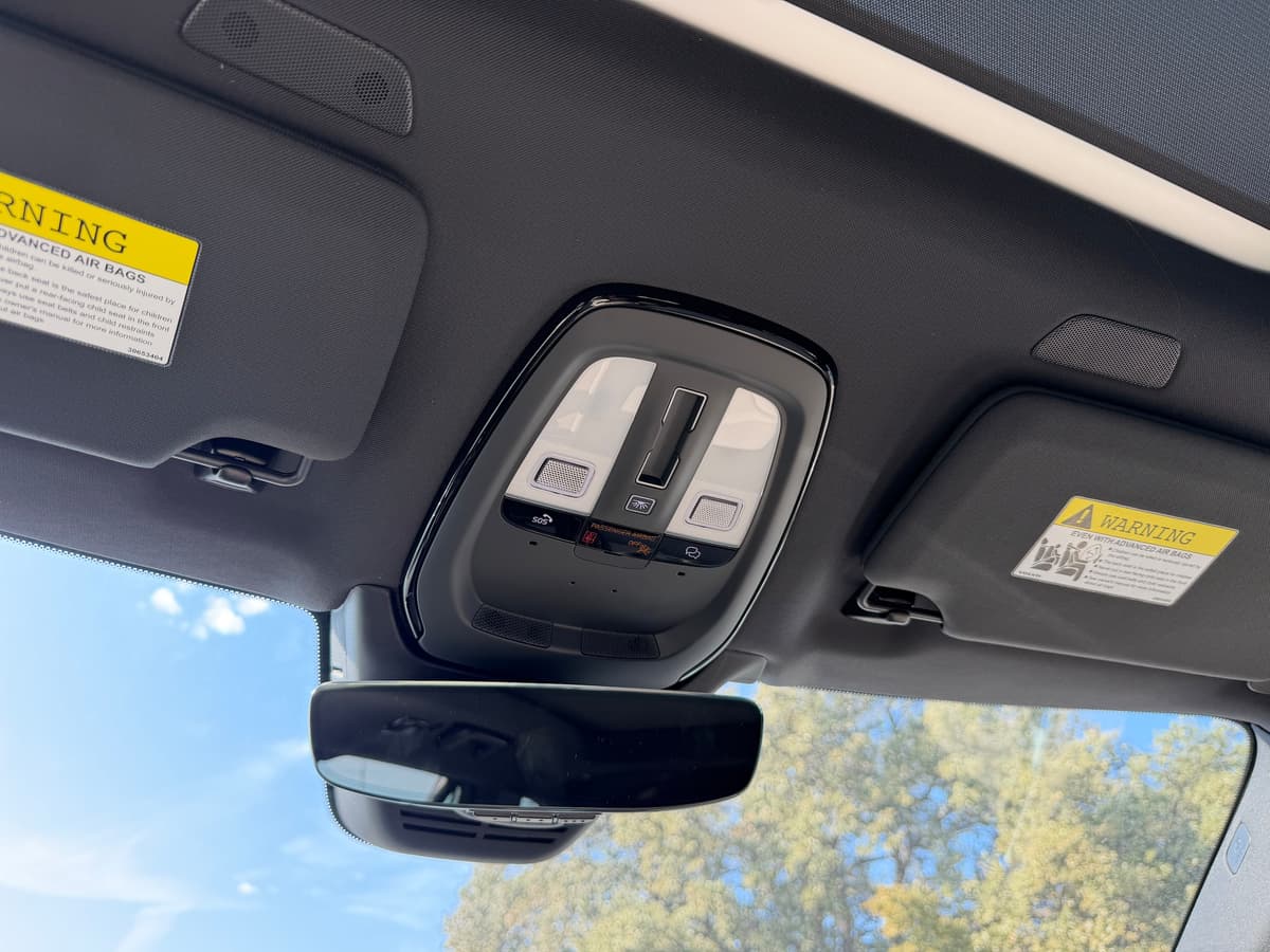 2026 Volvo XC90 plug-in hybrid - Image 16