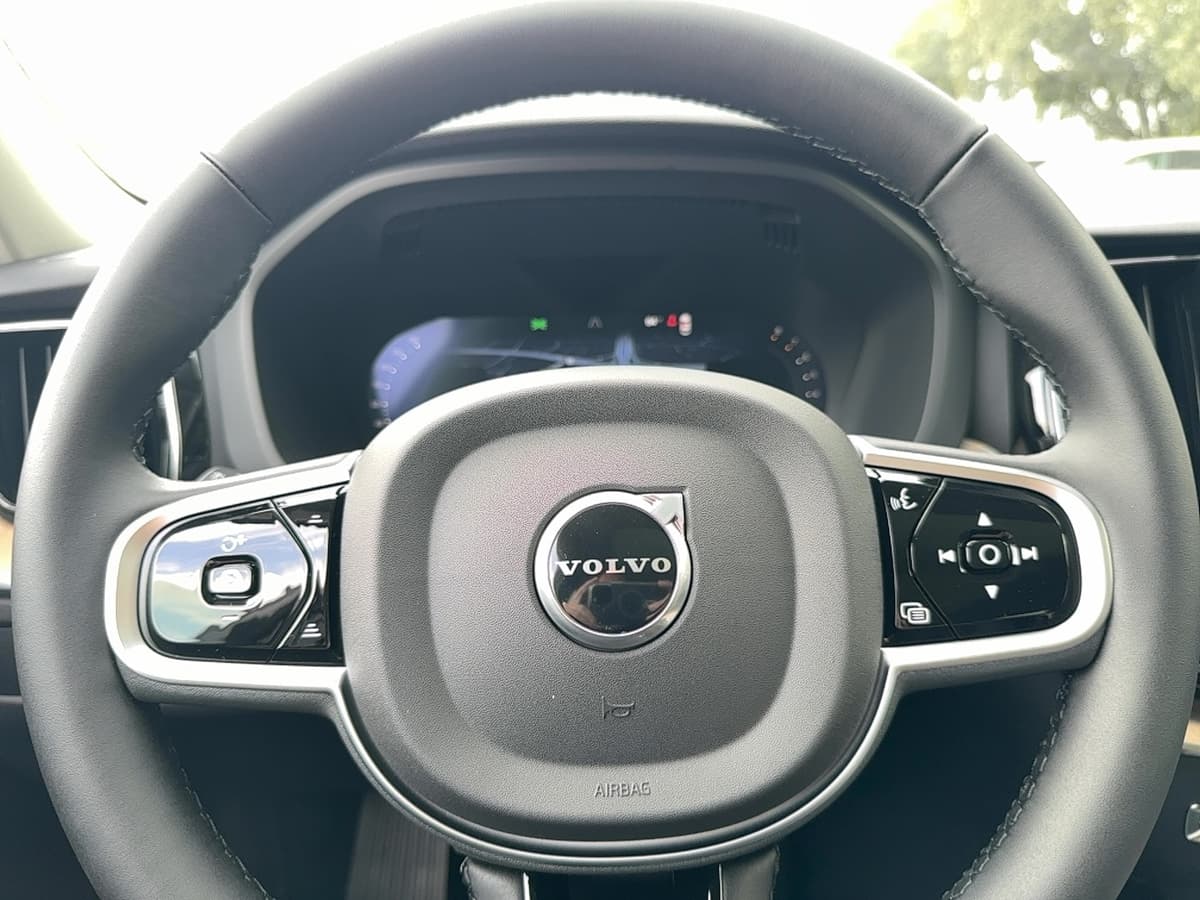 2026 Volvo XC60 - Image 19