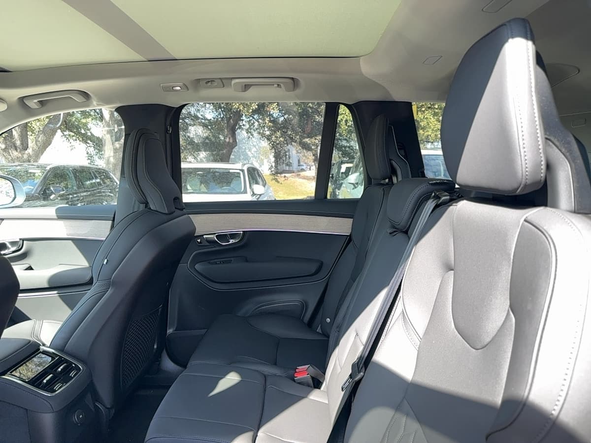 2026 Volvo XC90 plug-in hybrid - Image 14