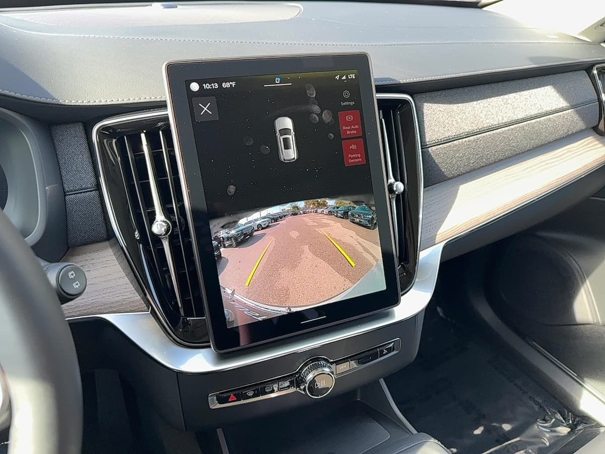 2025 Volvo XC90 plug-in hybrid - Image 22