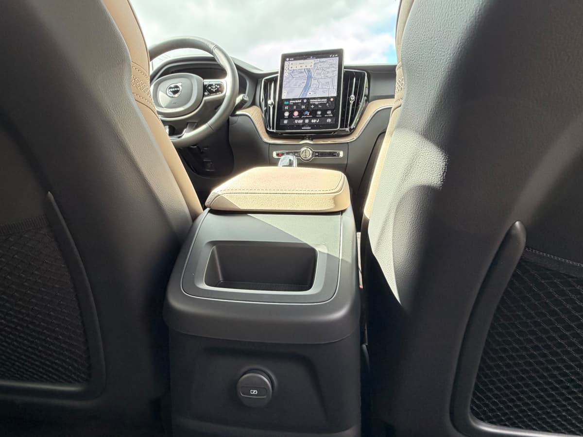 2026 Volvo XC60 plug-in hybrid - Image 11