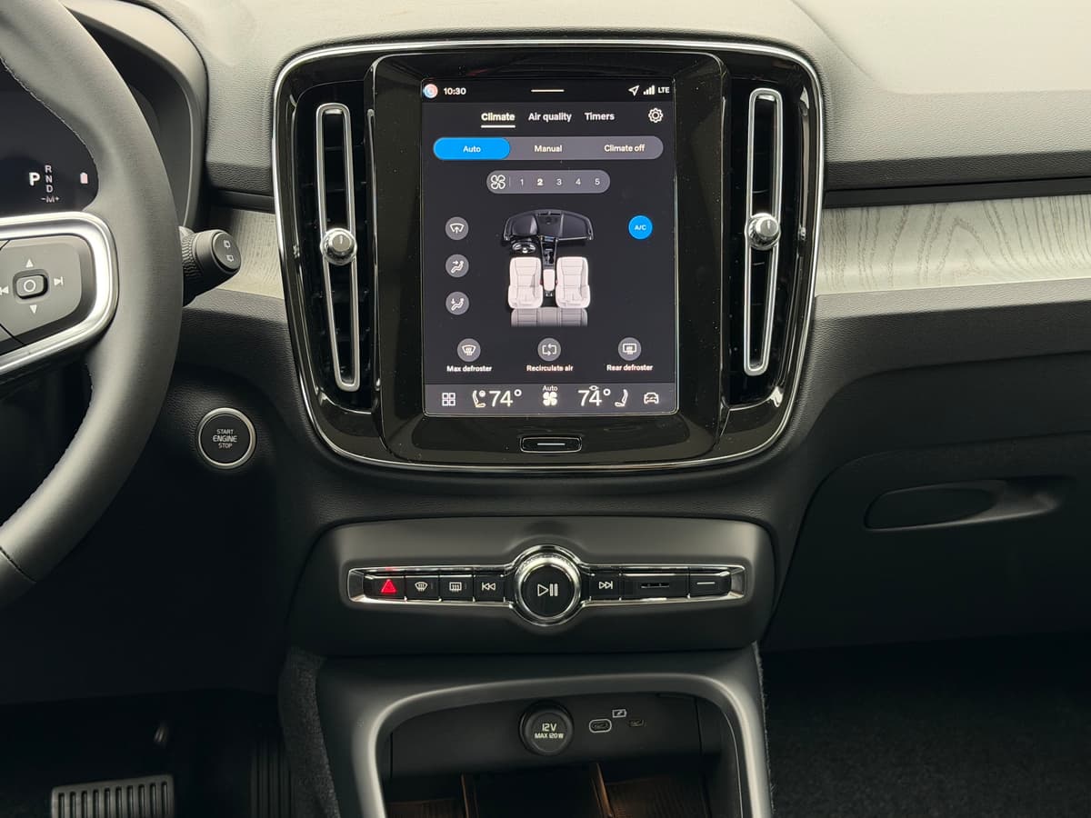 2026 Volvo XC40 - Image 11