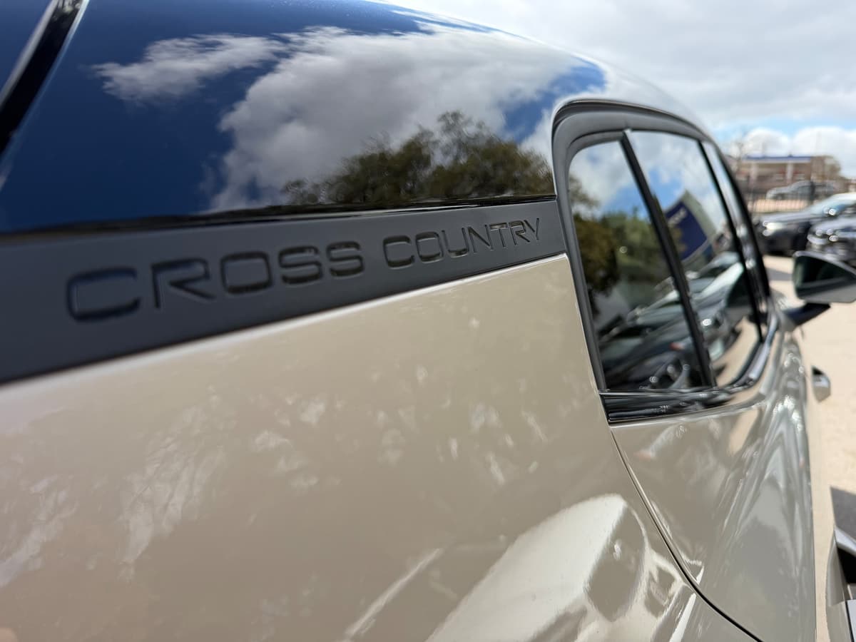 2026 Volvo EX30 Cross Country - Image 8