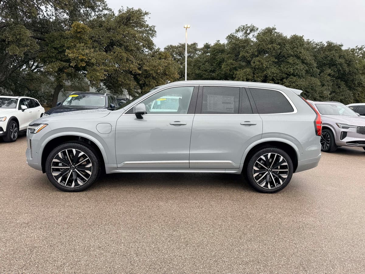 2026 Volvo XC90 plug-in hybrid - Image 3