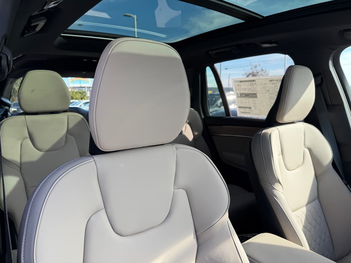 2026 Volvo XC90 - Image 8