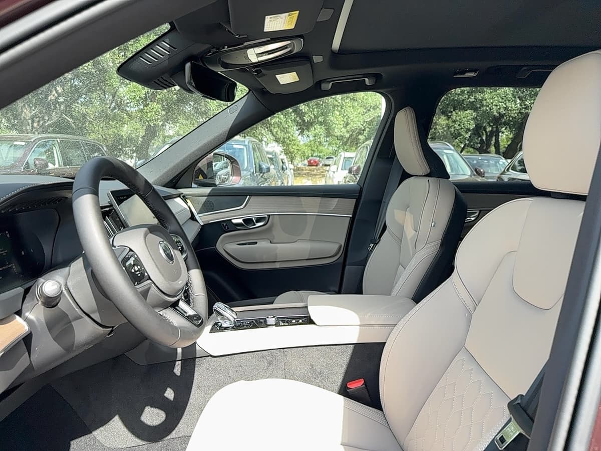 2026 Volvo XC90 - Image 13
