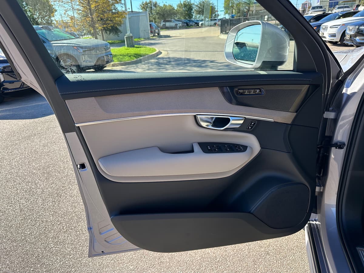 2026 Volvo XC90 - Image 18