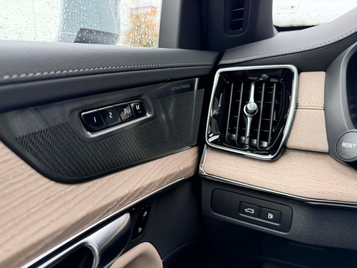 2026 Volvo XC90 plug-in hybrid - Image 19