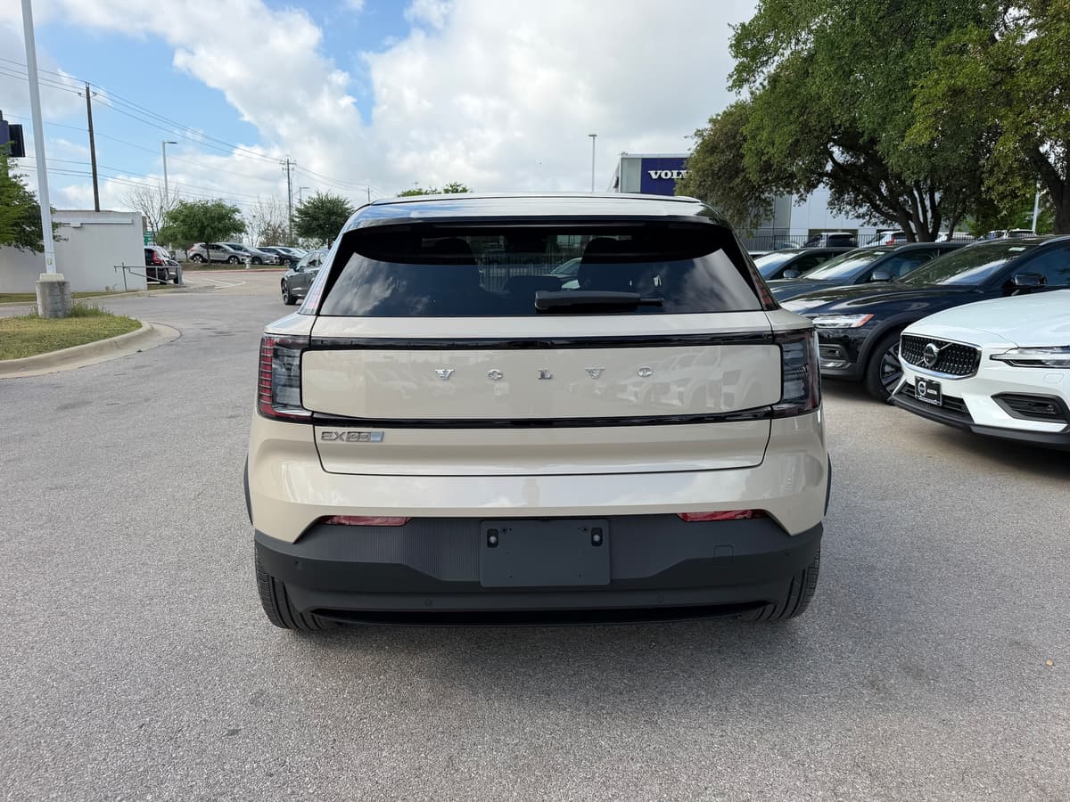 2026 Volvo EX30 - Image 5