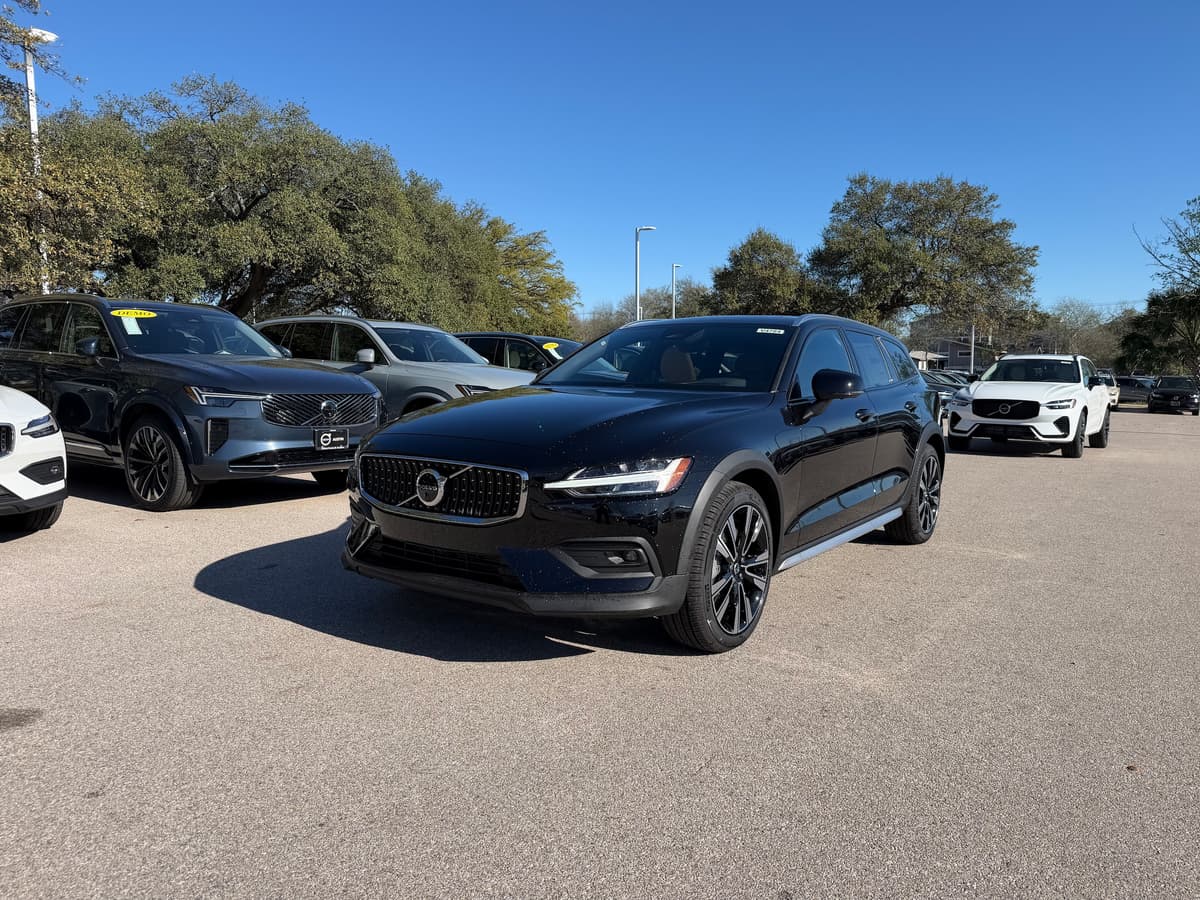 2026 Volvo V60 Cross Country - Image 2