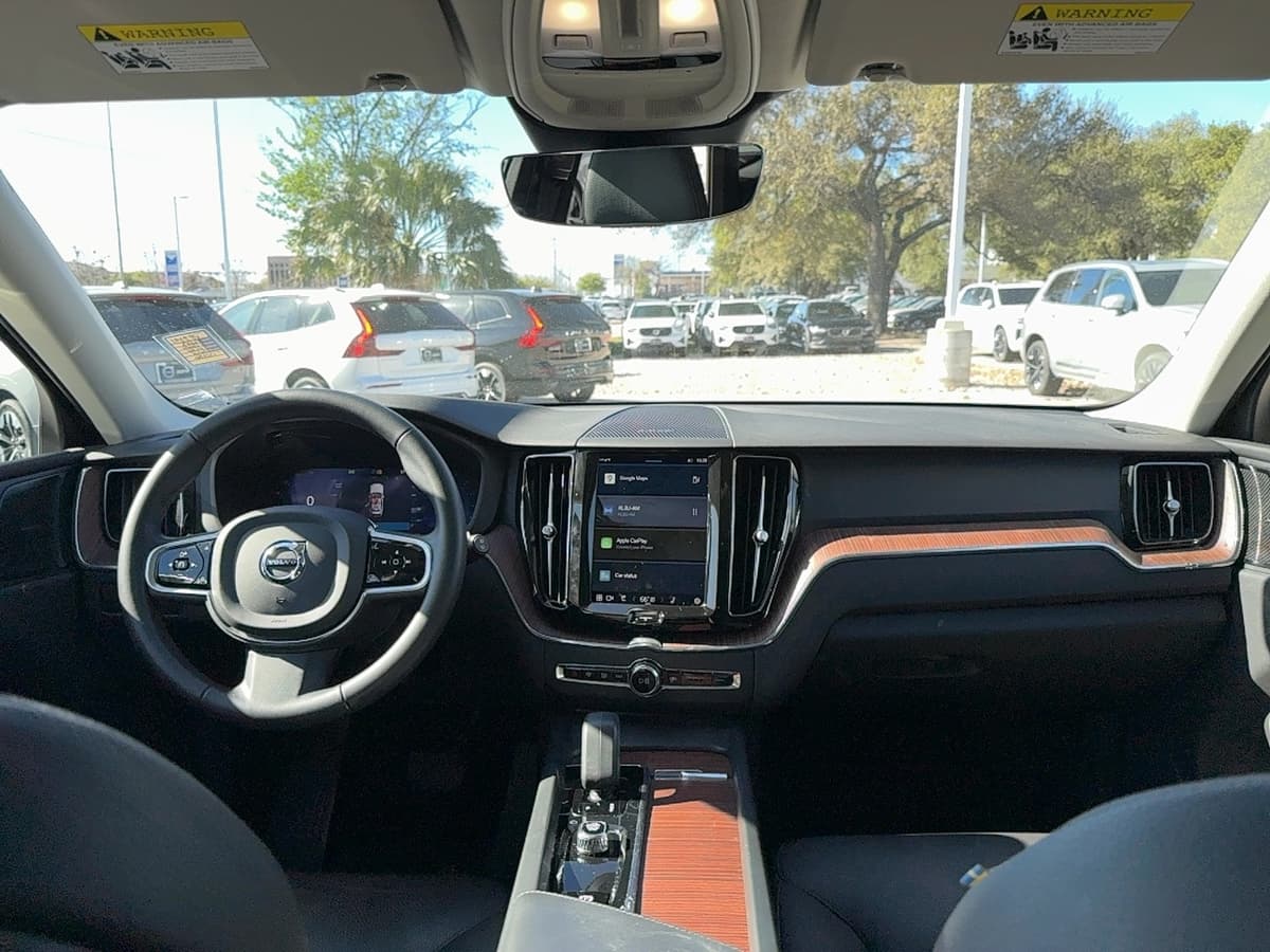 2023 Volvo XC60 - Image 11