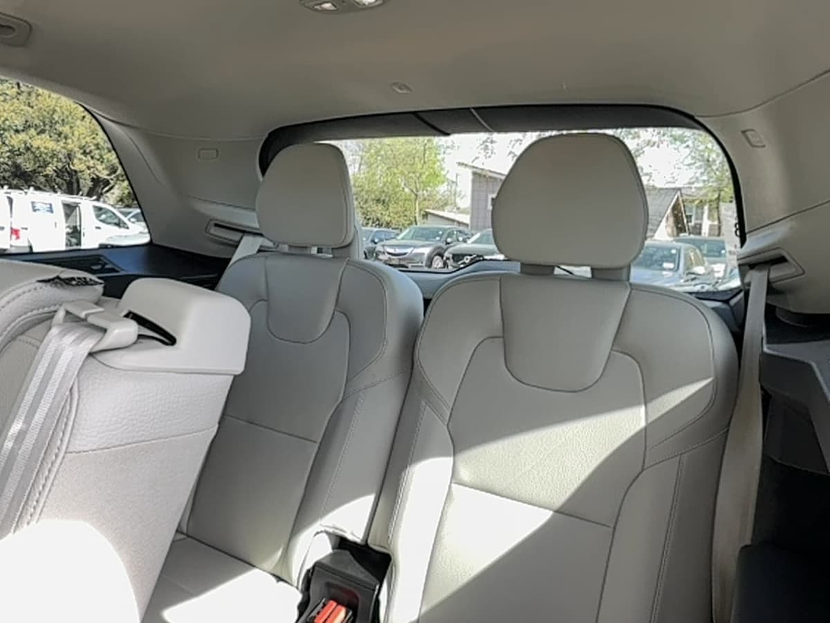 2023 Volvo XC90 - Image 12