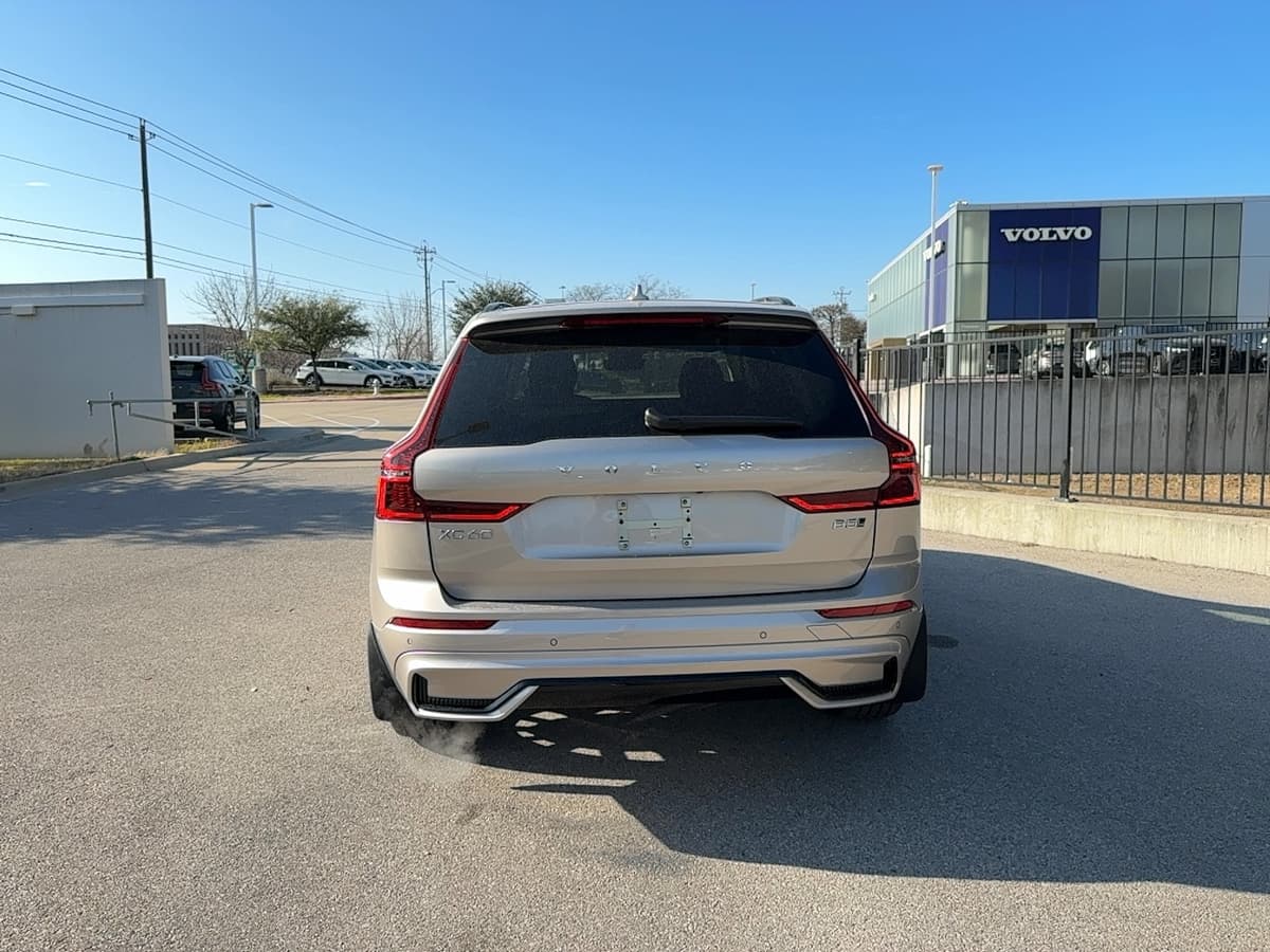 2026 Volvo XC60 - Image 6