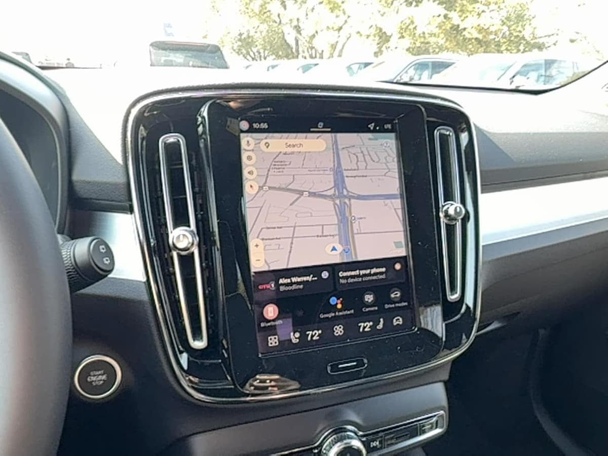 2026 Volvo XC40 - Image 19