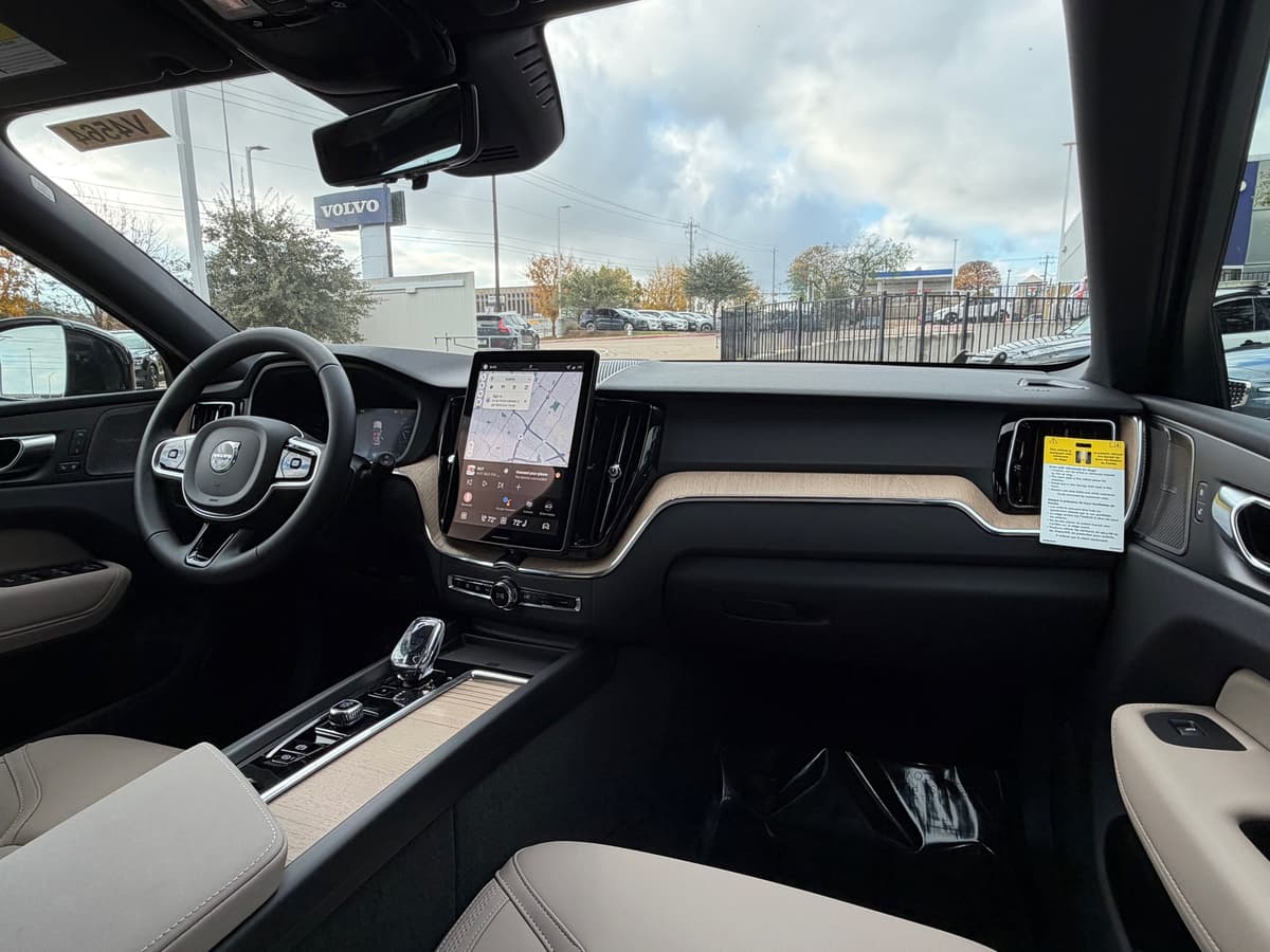2026 Volvo XC60 - Image 10