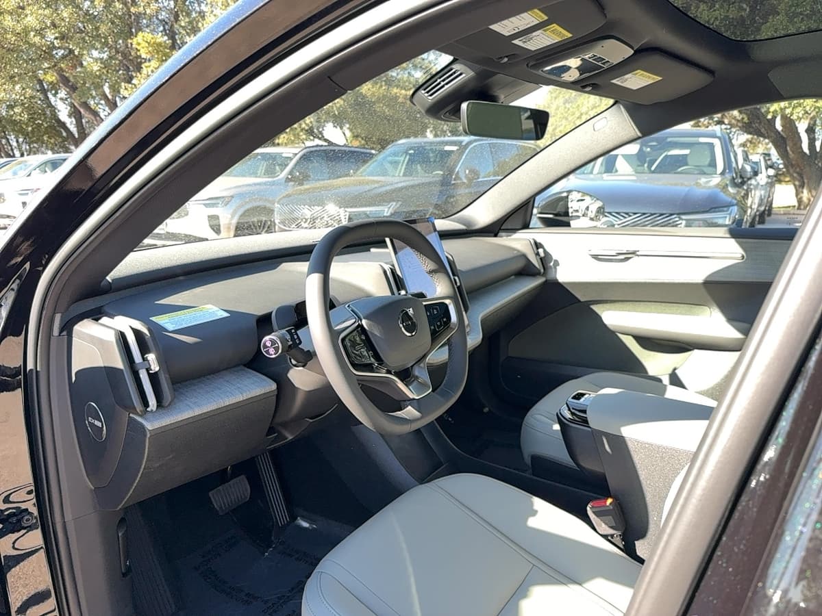 2026 Volvo EX30 - Image 13