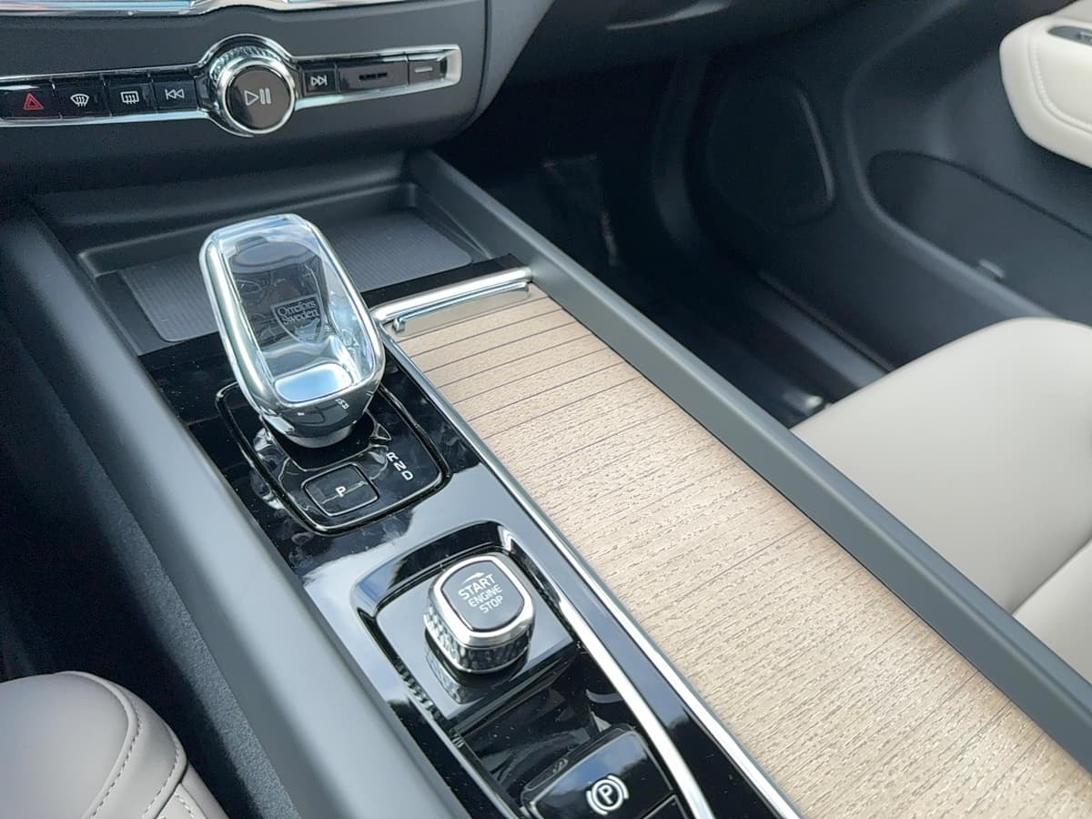 2026 Volvo XC60 - Image 24