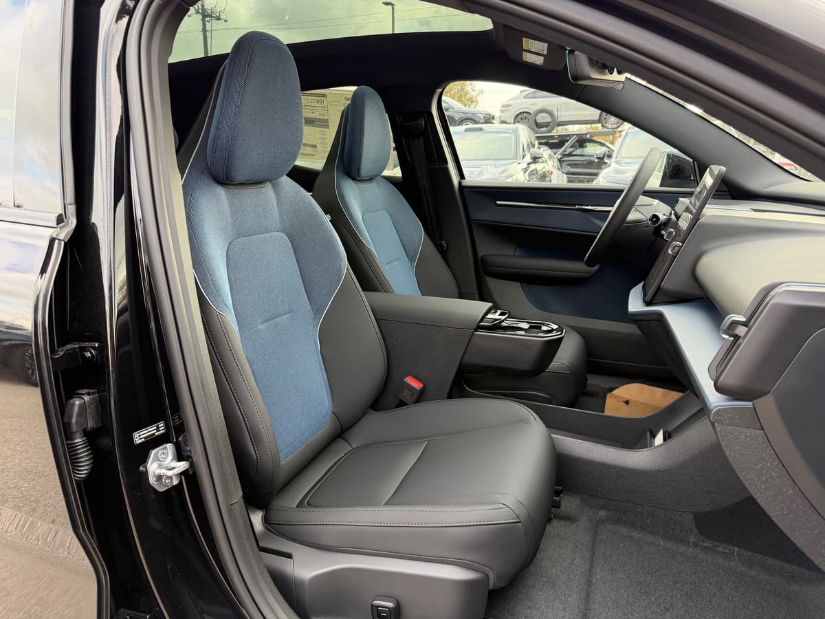 2026 Volvo EX30 - Image 8