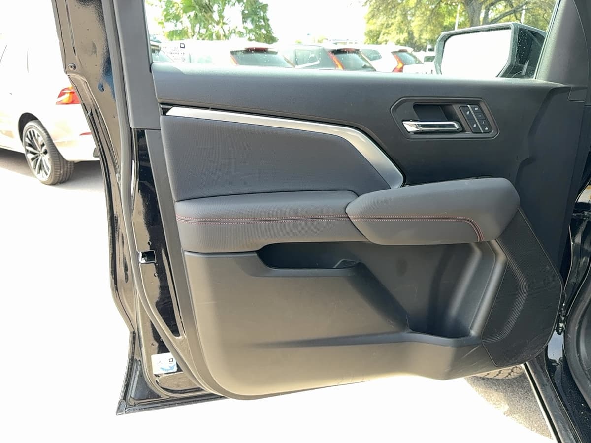 2024 Chevrolet Colorado - Image 11