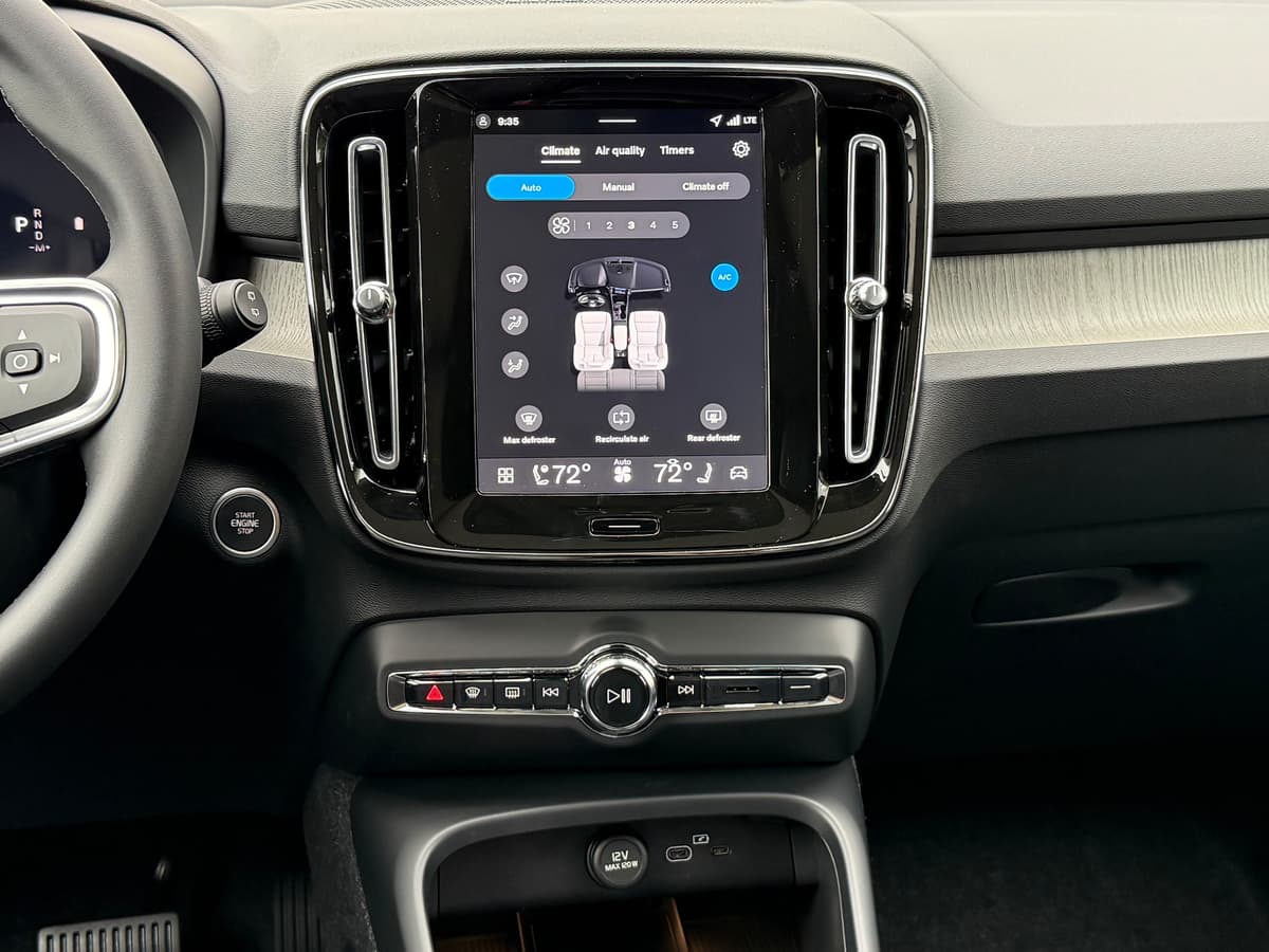 2026 Volvo XC40 - Image 11