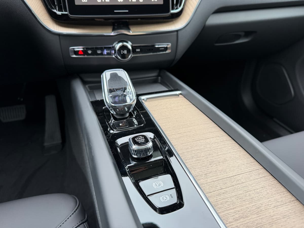 2026 Volvo XC60 - Image 13