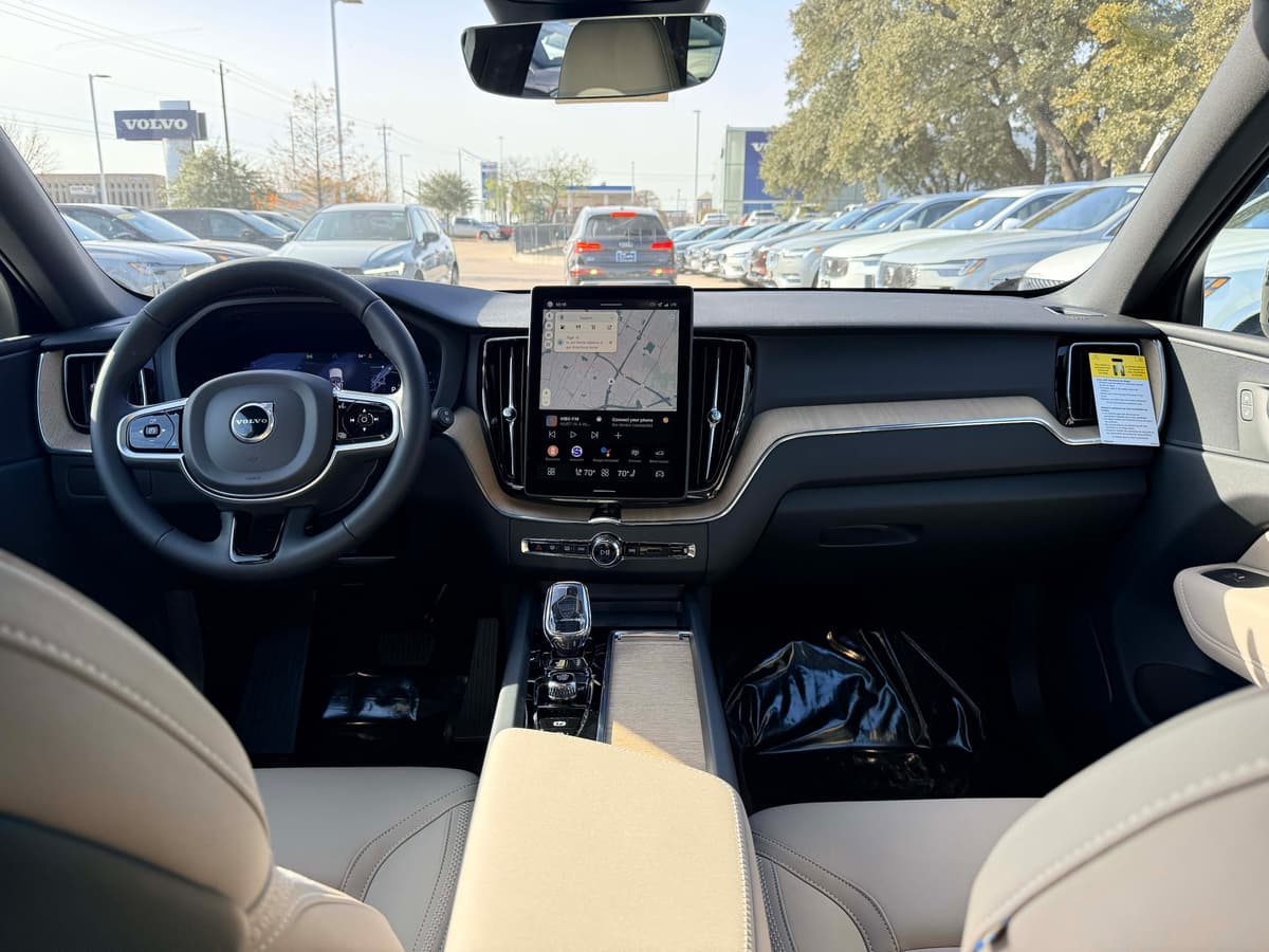 2026 Volvo XC60 - Image 17