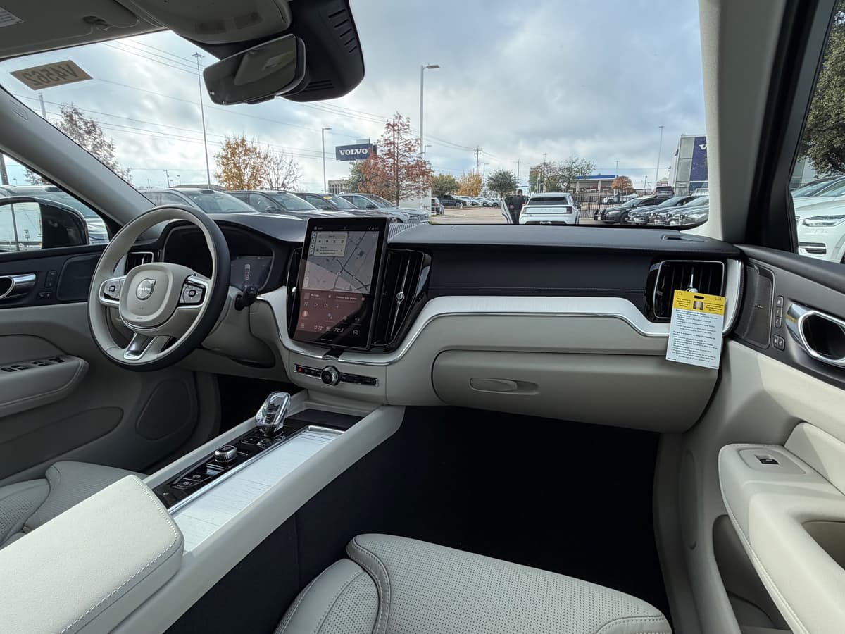 2026 Volvo XC60 - Image 9