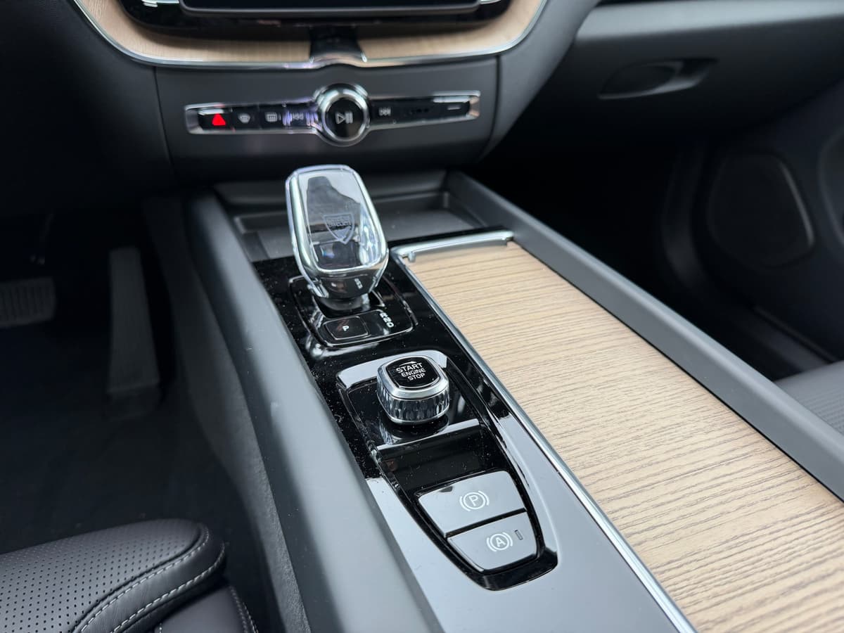 2026 Volvo XC60 - Image 13