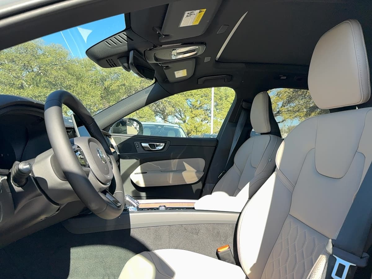 2026 Volvo XC60 - Image 11