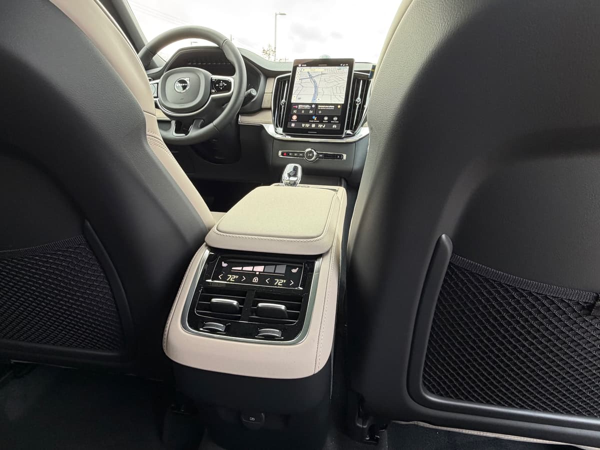 2026 Volvo XC90 - Image 12
