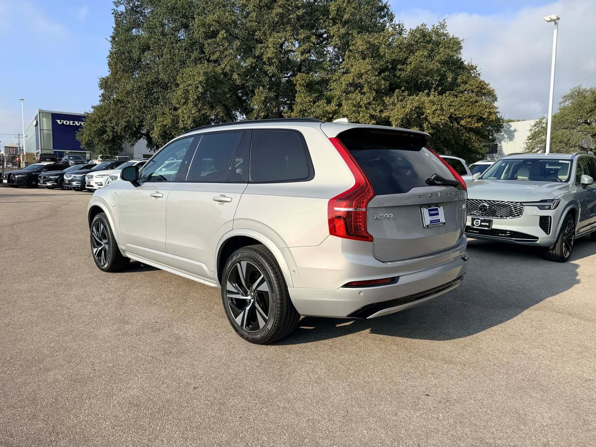 2023 Volvo XC90 Recharge Plug-In Hybrid - Image 3