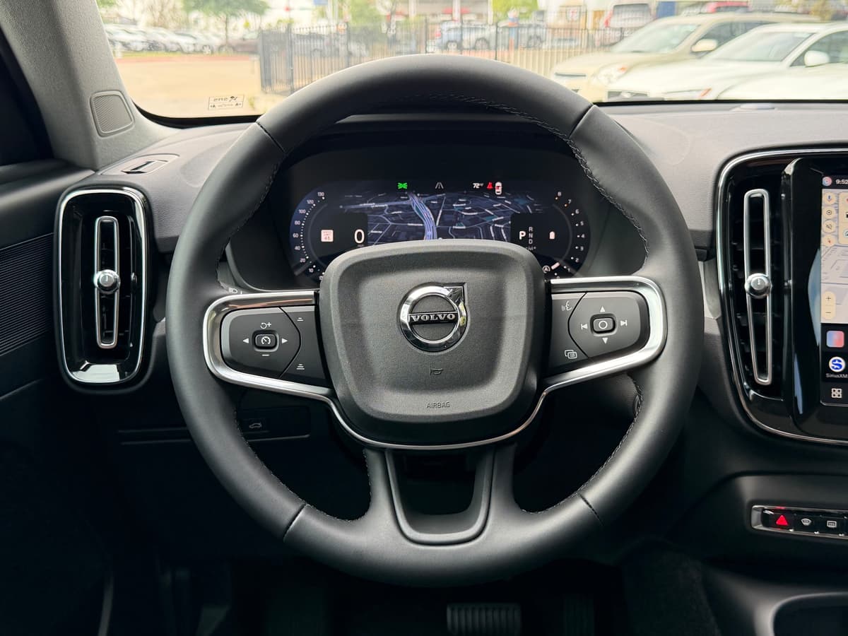 2026 Volvo XC40 - Image 14